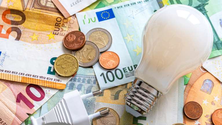 Απίστευτο: Λογαριασμός ρεύματος 240 ευρώ για 300 κιλοβατώρες – Το κράτος θα πληρώσει 190 ευρώ σε κάθε νοικοκυριό