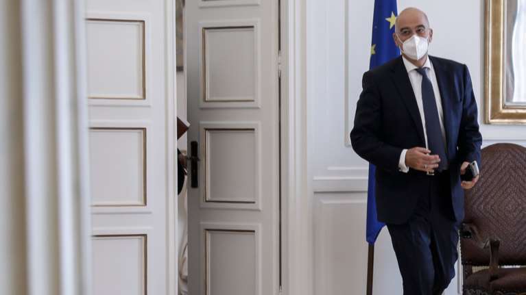 Κορονοϊός: Σε καραντίνα ο Νίκος Δένδιας - Ήρθε σε επαφή με κρούσμα