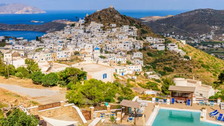 Τραγωδία στην Ιο: Πώς έχασαν τη ζωή τους δύο νεαροί Ιρλανδοί που γιόρταζαν την αποφοίτησή τους στο νησί