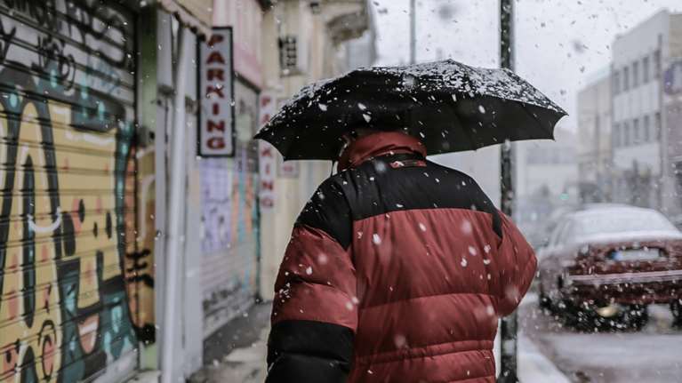 Αγριεύει ο καιρός: Τσουχτερό κρύο, καταιγίδες, χαλάζι και χιόνια μέσα σε πόλεις - Θα χτυπηθεί και η Αττική