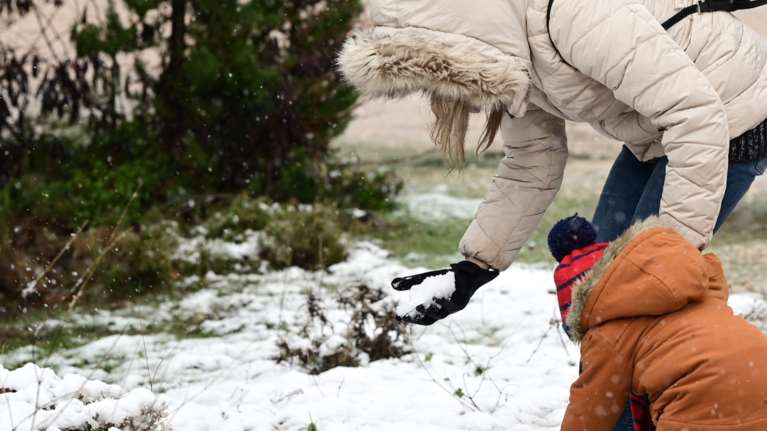 Καιρός: Ανατροπή Τσατραφύλλια για τα χιόνια στην Αθήνα- &quot;Για να μην ξεχάσουμε κι αυτά που ξέρουμε&quot;- Τσουχτερό κρύο φέρνει η Coral