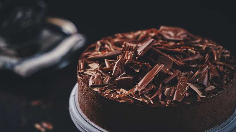Συνταγή για πανεύκολη και ζουμερή σοκολατόπιτα χωρίς αυγά και βούτυρο
