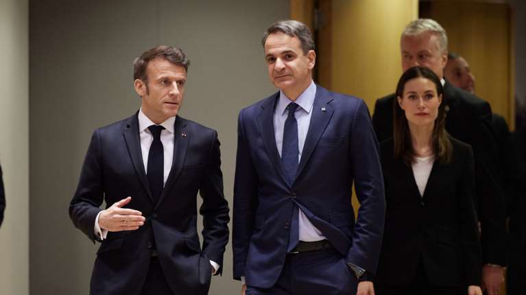 Βρυξέλλες: Συνάντηση Μητσοτάκη με Μακρόν και Ζελένσκι- &quot;Η Ελλάδα στηρίζει την ευρωπαϊκή προοπτική της Ουκρανίας&quot;