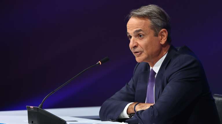 Ο Μητσοτάκης αφήνει ανοιχτό παράθυρο για νέες παροχές - Οι 10 παρεμβάσεις για την αύξηση του εισοδήματος