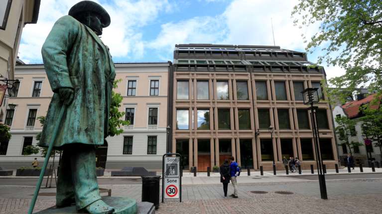 Μίνι lockdown στη Νορβηγία: Τέλος το αλκοόλ στα μπαρ, κλείνουν τα γυμναστήρια - Υποχρεωτική η τηλεργασία