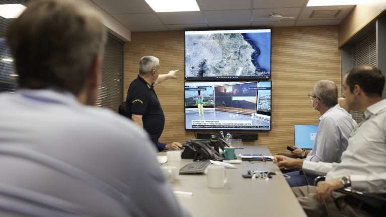 Στο Κέντρο επιχειρήσεων της Πολιτικής Προστασίας ο Κυριάκος Μητσοτάκης