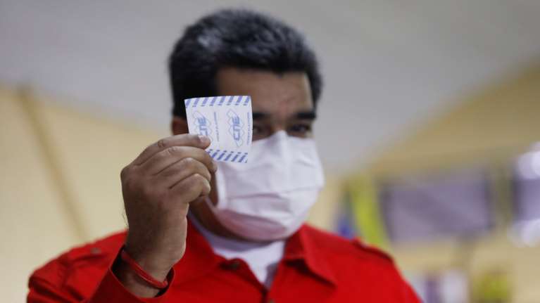 Βενεζουέλα: Συντριπτική νίκη του Μαδούρο στις περιφερειακές εκλογές