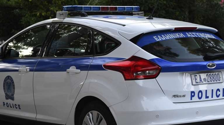 Μυστήριο στην Ηλιούπολη με τον θάνατο μητέρας και γιου μέσα στο σπίτι τους από όπλο - Τα σενάρια που εξετάζει η ΕΛΑΣ