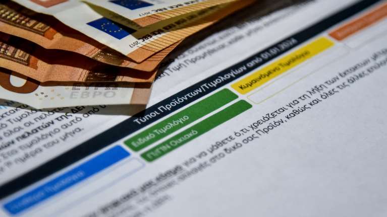 &quot;Κύμα&quot; στροφής στα σταθερά &quot;μπλε&quot; τιμολόγια: Γιατί επιλέγουν οι καταναλωτές την ασφάλεια