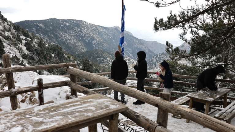 Σε εξέλιξη η ψυχρή εισβολή με τσουχτερό κρύο και χιόνια - Θα χιονίσει ακόμα και στα πεδινά, τι θα γίνει στην Αττική