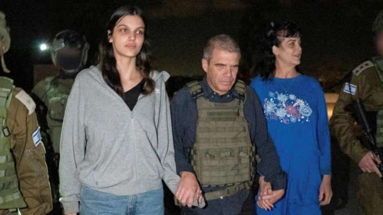 "Θα πολεμήσουμε μέχρι τη νίκη", διαμηνύει το Ισραήλ, μετά την απελευθέρωση δύο ομήρων από τη Χαμάς