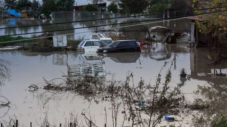 Τραγωδία στην Πιερία: Νεκρή 55χρονη παιδίατρος - Παρασύρθηκε με το αυτοκίνητό της από ρέμα