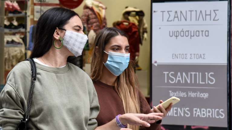 Κορονοϊός: Όλα τα νέα μέτρα - Τι ισχύει από Κυριακή για click away, κομμωτήρια, βιβλιοπωλεία και μετακινήσεις