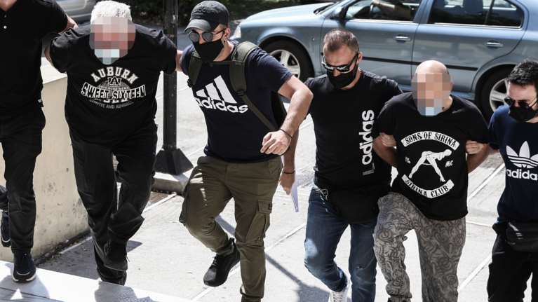 Ηλιούπολη: Το χρονικό της φρίκης με την 19χρονη - Από τον βιαστή πατέρα στον αστυνομικό - μαστροπό