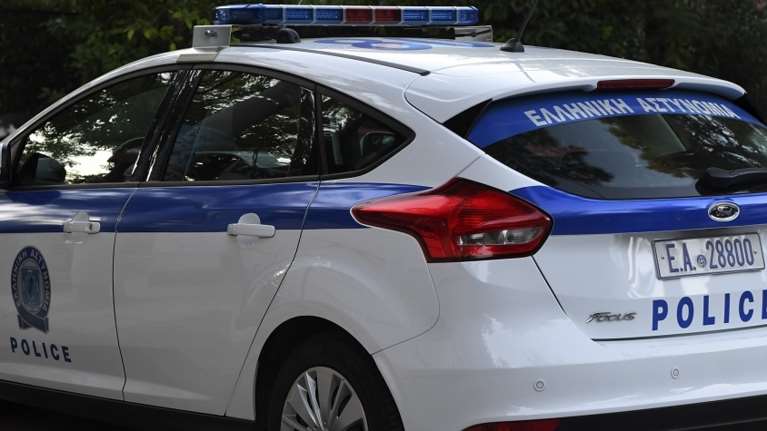 Σοκ με νέα &quot;υπόθεση Κολωνού&quot;: Συνελήφθησαν 31χρονη και 33χρονος - Εξωθούσαν στην πορνεία δύο ανήλικες, 13 και 15 ετών