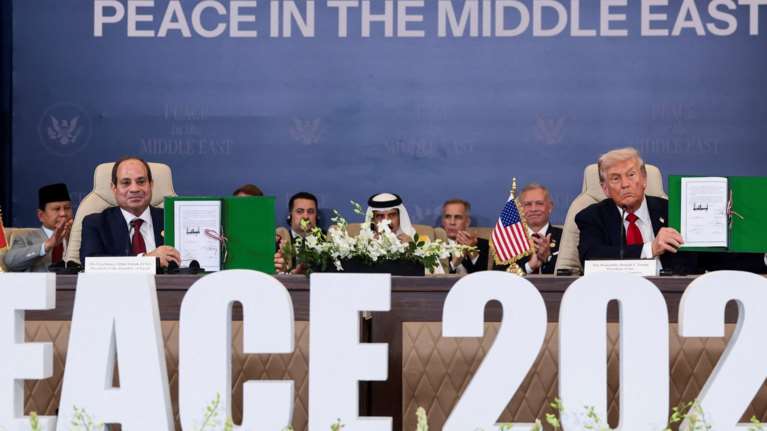 Ιστορική μέρα: Υπεγράφη η συμφωνία ειρήνης για τη Γάζα - Τραμπ: &quot;Τώρα ξεκινά η ανοικοδόμηση&quot;