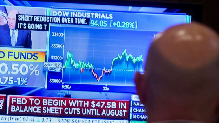 &quot;Φρένο&quot; από τις ΗΠΑ στον πληθωρισμό: Η Fed ανεβάζει τα επιτόκια κατά μισή μονάδα - Η μεγαλύτερη αύξηση από το 2000