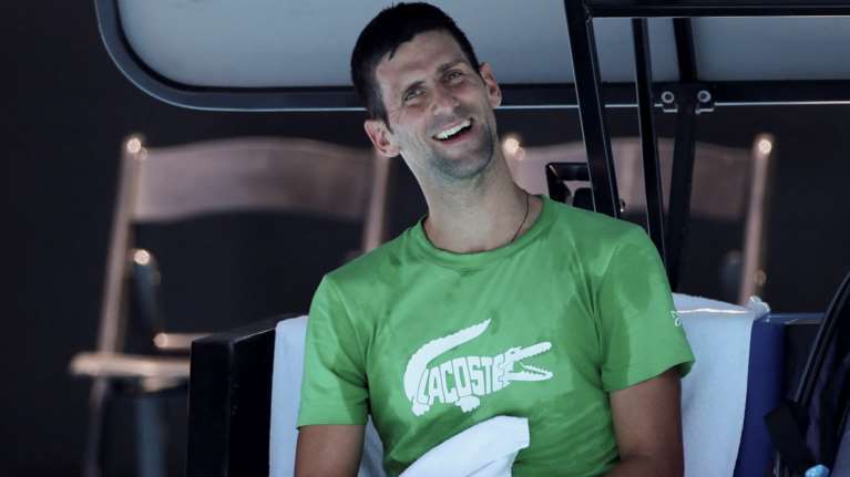 &quot;Κληρώνει&quot; από ώρα σε ώρα για τον Τζόκοβιτς στην Αυστραλία: Απέλαση, φυλάκιση ή χρηματικό πρόστιμο;