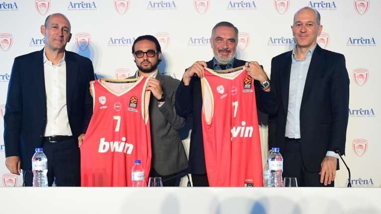 ΚΑΕ Ολυμπιακός: Τριετή χορηγική συμφωνία με την "ΑρρένΑ" ανακοίνωσαν οι Αγγελόπουλοι - Πιθανή η διοικητική εμπλοκή του Νίκου Τσάκου