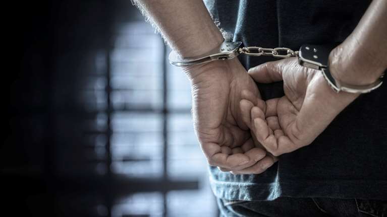 Χειροπέδες σε 39χρονο που διακινούσε ναρκωτικά σε πάρτι σε Αττική και Μύκονο