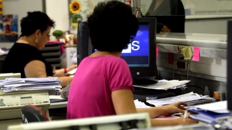 ΓΣΕΕ: Πώς αμείβονται στον ιδιωτικό τομέα οι αργίες των Χριστουγέννων και της Πρωτοχρονιάς