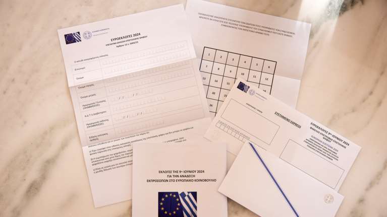 Επιστολική ψήφος: Ξεπέρασαν τις 114.000 οι εγγραφές - Μεγάλο ενδιαφέρον εντός κι εκτός Ελλάδας