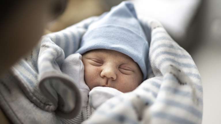 Ενισχύονται τα επιδόματα τέκνων και γέννησης μετά το νέο αρνητικό ρεκόρ γεννήσεων - Σήμερα οι ανακοινώσεις