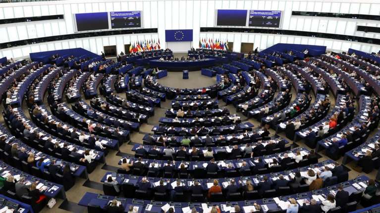 Πρώτη αντίδραση της ΕΕ στο "bullying" Τραμπ: Το Ευρωκοινοβούλιο "παγώνει" την εμπορική συμφωνία με ΗΠΑ