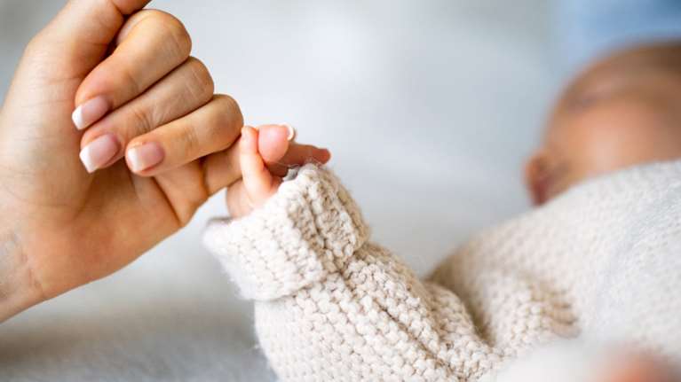 Θρήνος στην Πτολεμαΐδα για το 15 μηνών βρέφος: Είχε μπει με υψηλό πυρετό στο νοσοκομείο αλλά οι γιατροί το έδιωξαν