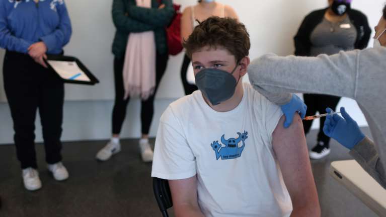 Εμβολιασμός παιδιών: Τι οδήγησε στην απόφαση - Γιατί αυξάνονται τα κρούσματα στις μικρότερες ηλικίες