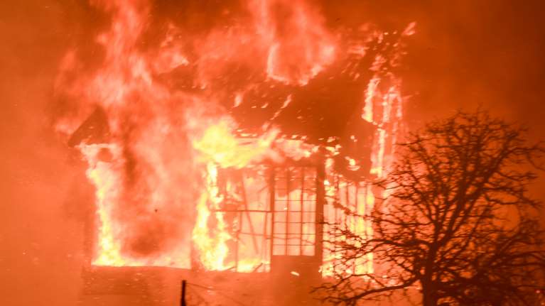 Εμπρησμοί: Ατιμωρησία δείχνουν οι αριθμοί - Μόλις 564 καταδίκες σε 19.712 συλλήψεις από το 2000