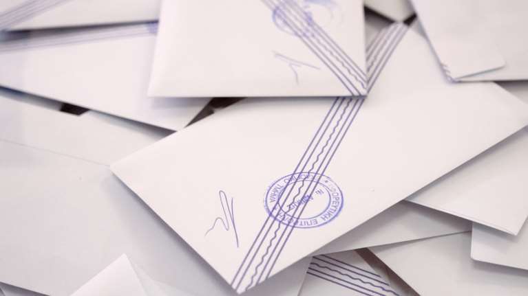 Έρχεται η επιστολική ψήφος: Πώς θα ψηφίσουμε από το σπίτι στις Ευρωεκλογές - Η διαδικασία έως την κάλπη