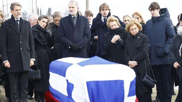 Πριγκίπισσα Ειρήνη: Σε στενό οικογενειακό κύκλο στο Τατόι η ταφή, δίπλα στον αδελφό της Κωνσταντίνο