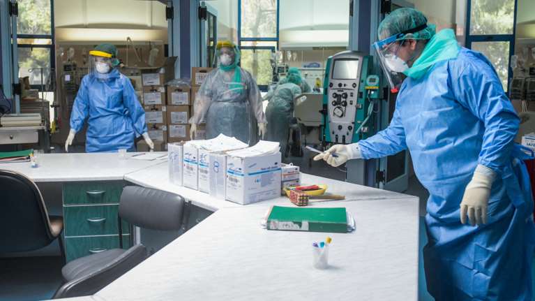 Κορονοϊός: Ανέβηκαν στους 391 οι διασωληνωμένοι - 2.984 νέα κρούσματα και 31 θάνατοι