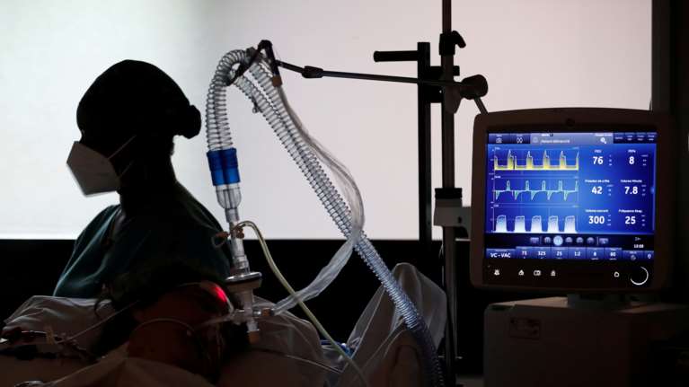 Κορονοϊός: Ανέβηκαν στους 612 οι διασωληνωμένοι - 93 θάνατοι και 7.108 νέα κρούσματα