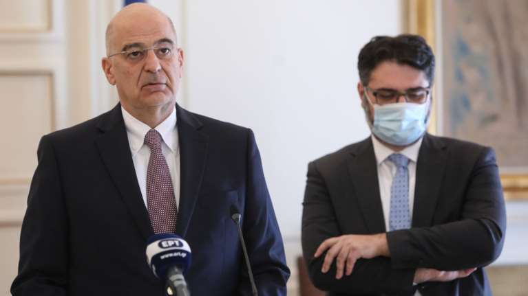 Δένδιας: Θα μπω επικεφαλής ανθρωπιστικής αποστολής στη Μαριούπολη