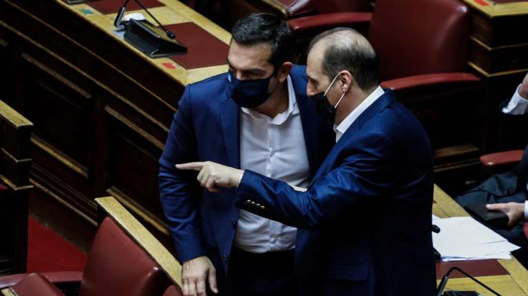 Χέρι χέρι ΣΥΡΙΖΑ – Βελόπουλος κατά της επιτροπής των λοιμωξιολόγων: Γιατί τους προστατεύετε από μηνύσεις ψεκασμένων;