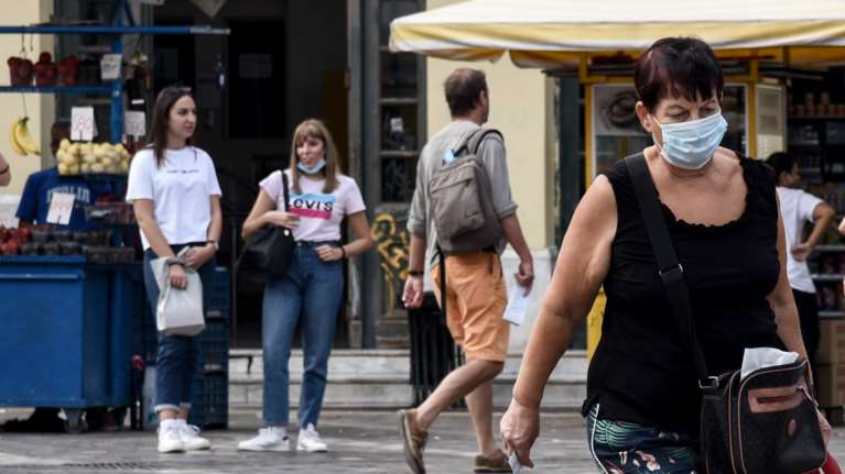 Κορονοϊός - Αττική: Στο τραπέζι χρήση μάσκας παντού και &quot;λουκέτο&quot; στις πλατείες - Σύντομα οι αποφάσεις