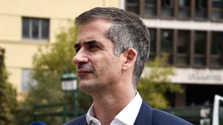 Έξαλλος ο Κώστας Μπακογιάννης με άντρα που ουρεί δημοσίως: &quot;Άλλος λερώνει και η Αθήνα... πληρώνει&quot; [εικόνα]