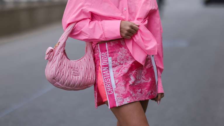 Rose Water Nails: Το μανικιούρ που κάνει κάθε εμφάνιση να δείχνει ακριβή