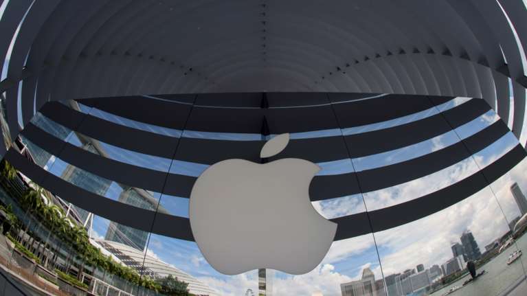 Πόσο κοστίζουν σήμερα η Apple, η Microsoft και η Amazon μετά τη βουτιά στα χρηματιστήρια