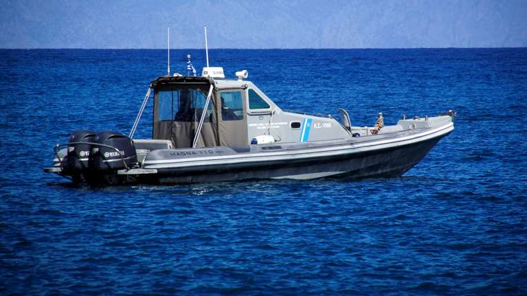 Απίστευτο: Βρήκε στα δίχτυα του νεκρό ψαροντουφεκά και τον ξαναέριξε στη θάλασσα...