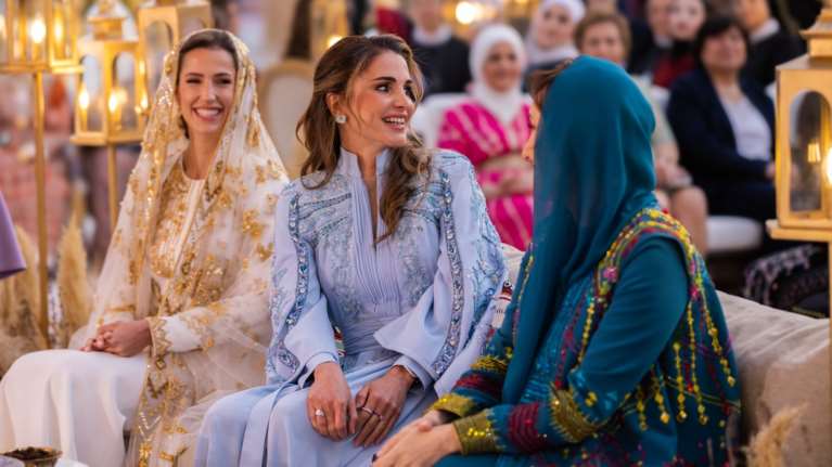 Γενέθλια με σούσι για τη βασίλισσα Ράνια: Τo γεύμα σε ιαπωνικό εστιατόριο, το κομψό outfit και η απίστευτη ηλικία της