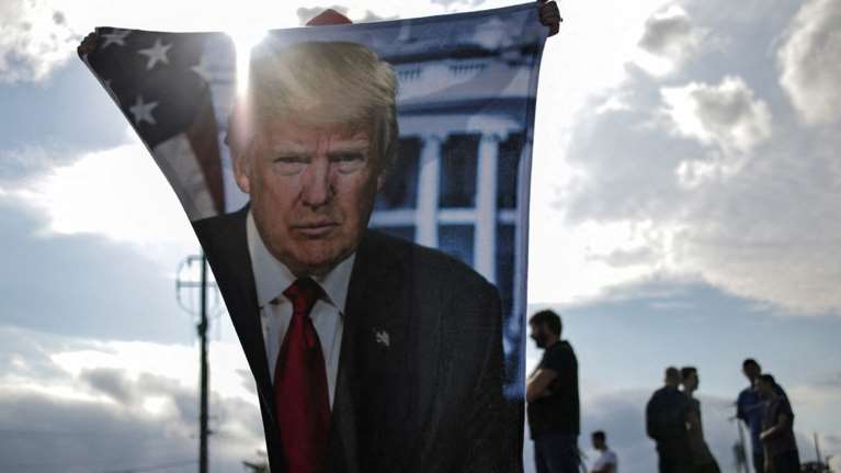 Ανάλυση: Γιατί η Αμερική βυθίζεται στον διχασμό μετά την απόπειρα δολοφονίας Τραμπ - Η σύγκριση με τον Ρήγκαν