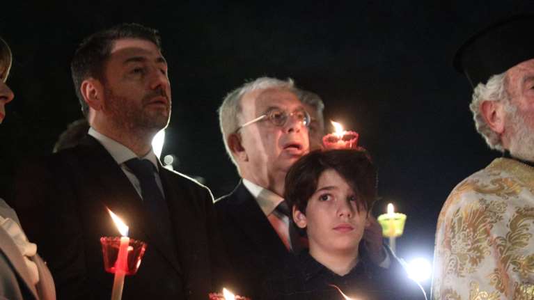 Με τον 12χρονο γιο του, Μαρίνο, στη Μητρόπολη Αθηνών ο Νίκος Ανδρουλάκης [εικόνες]