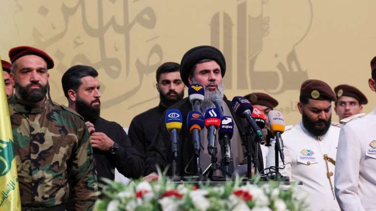 Χασέμ Σαφιεντίν: Ποιος είναι ο διάδοχος του Νασράλα που στοχεύουν οι Ισραηλινοί στη Βηρυτό