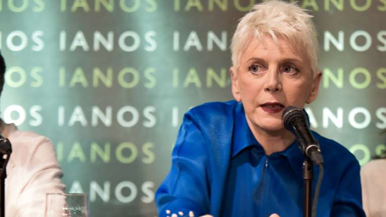 Έλενα Ακρίτα: Ειρωνικό σχόλιο για την ήττα του Τσιτσιπά - &quot;Θα στεναχωρηθώ όταν γίνει υποχρεωτικό&quot;