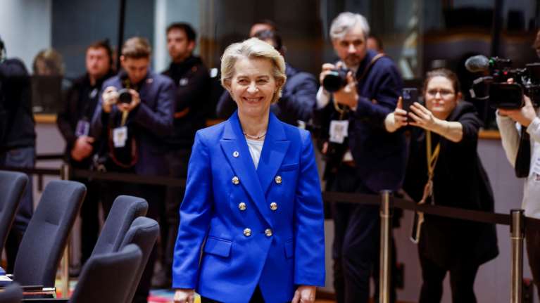 Φον ντερ Λάιεν: Το πάγωμα των αμερικανικών δασμών θα συμβάλει στη σταθεροποίηση της παγκόσμιας οικονομίας