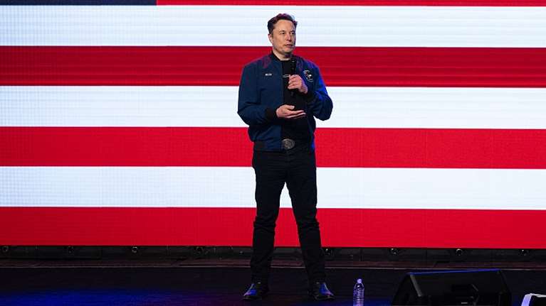 Νέο χτύπημα του Μασκ στον Τραμπ: Βίντεο με τον Νομπελίστα Μίλτον Φρίντμαν να εξηγεί τη σημασία του ελεύθερου εμπορίου