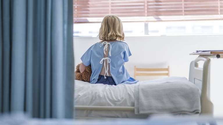 Μεγάλη πίεση στα παιδιατρικά νοσοκομεία - Αναμένεται νέα έξαρση ιώσεων μετά τις γιορτές [βίντεο]